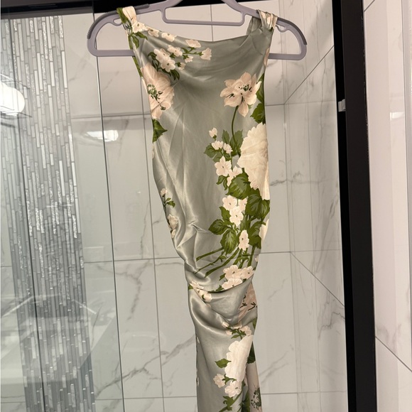 Reformation Dresses & Skirts - Reformation Anaiis silk dress Tarragon